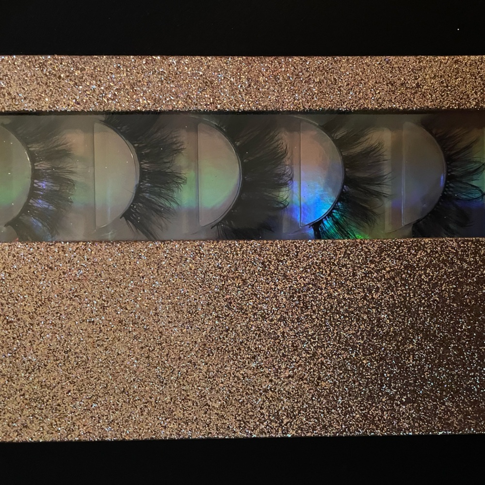 Mink lashes - Picture 2 of 3